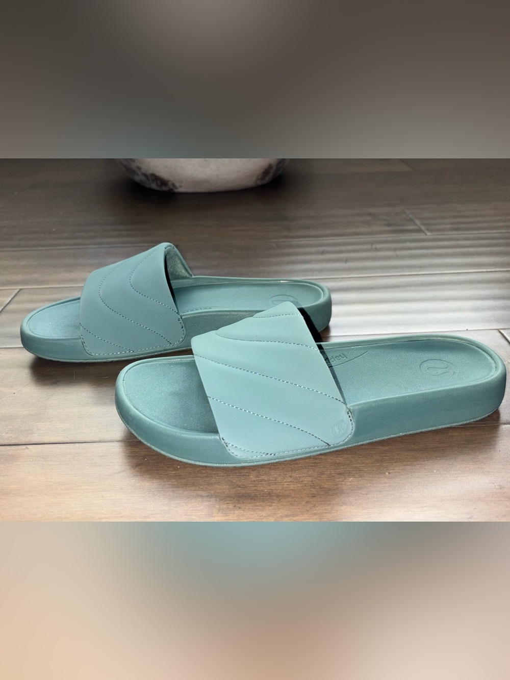 lululemon Restfeel Quilted Slide Women’s Size 6 - Medium Forest (Brand New) - Picture 4 of 6